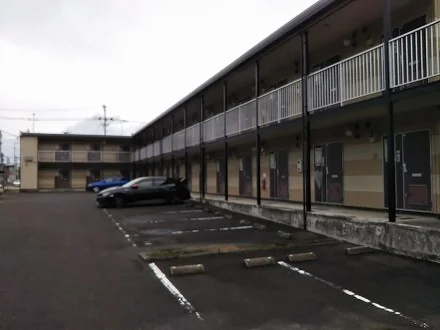 敷地内駐車場　空車状況はお問合せ下さい。