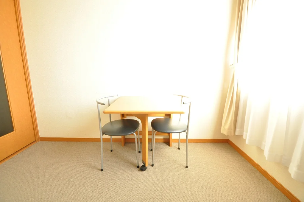 折り畳みテーブルと椅子2脚