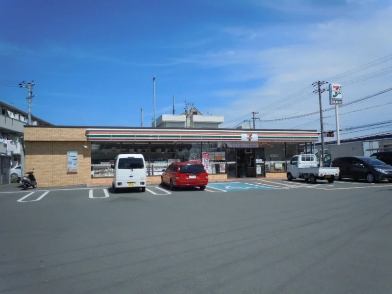 コンビニ　物件から630m、徒歩8分