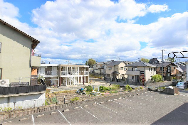 208号室より