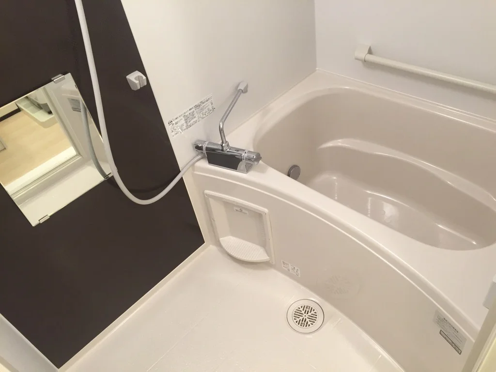 少し広めのお風呂なのでゆったりくつろげます♪