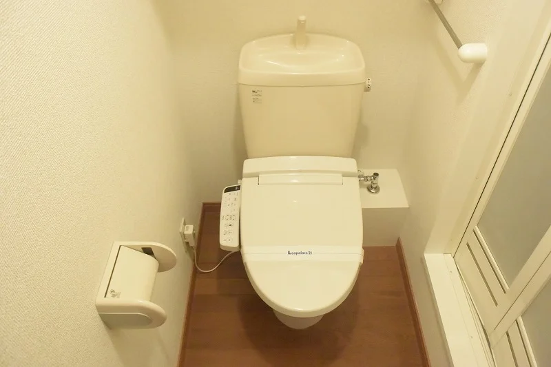 温水洗浄便座付きです。