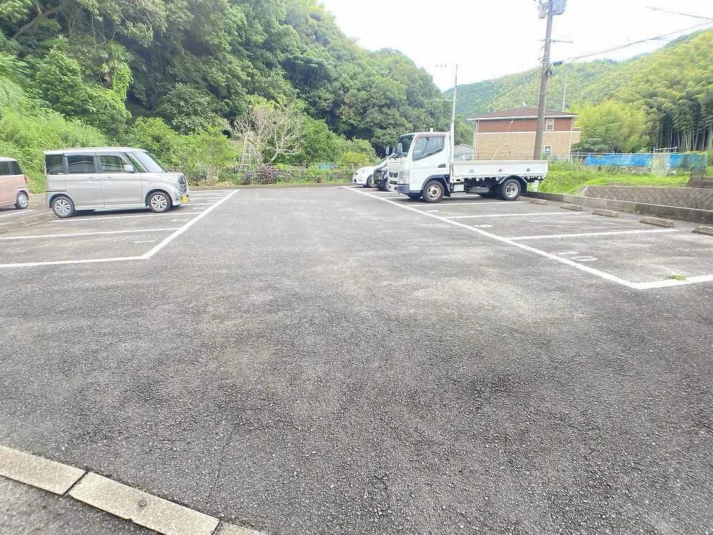 設備・仕様は号室により異なる為現況を優先致します。