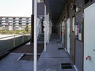 共用部分は清掃業者が清掃しています。