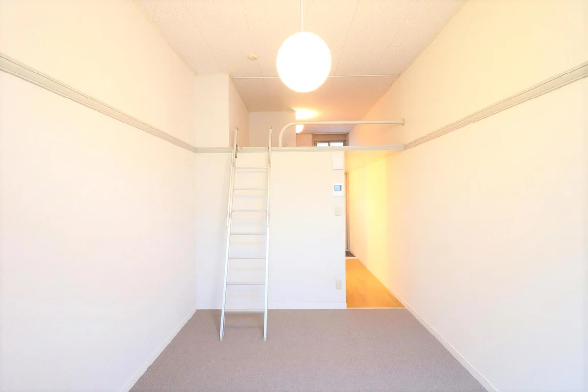 （※一部の号室では家具家電なし）１Ｆ・２Ｆともに絨毯仕様