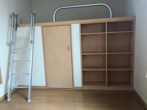 ハイベッドの下はたくさん収納できます