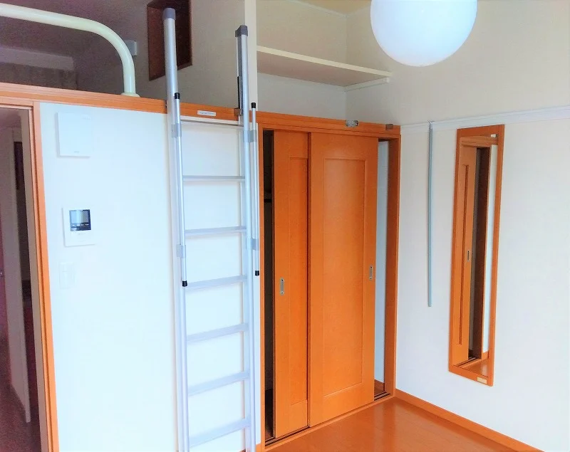 1階はフローリング、2階はじゅうたんです。