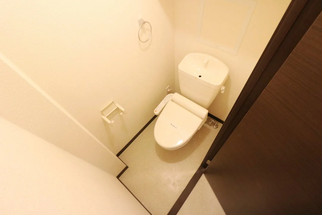 快適な温水洗浄便座付きトイレになります。