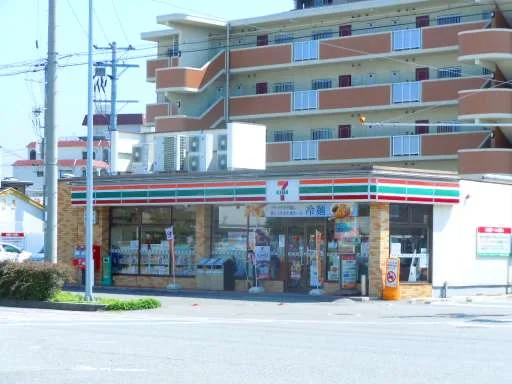 コンビニ　物件から100ｍ、徒歩1分