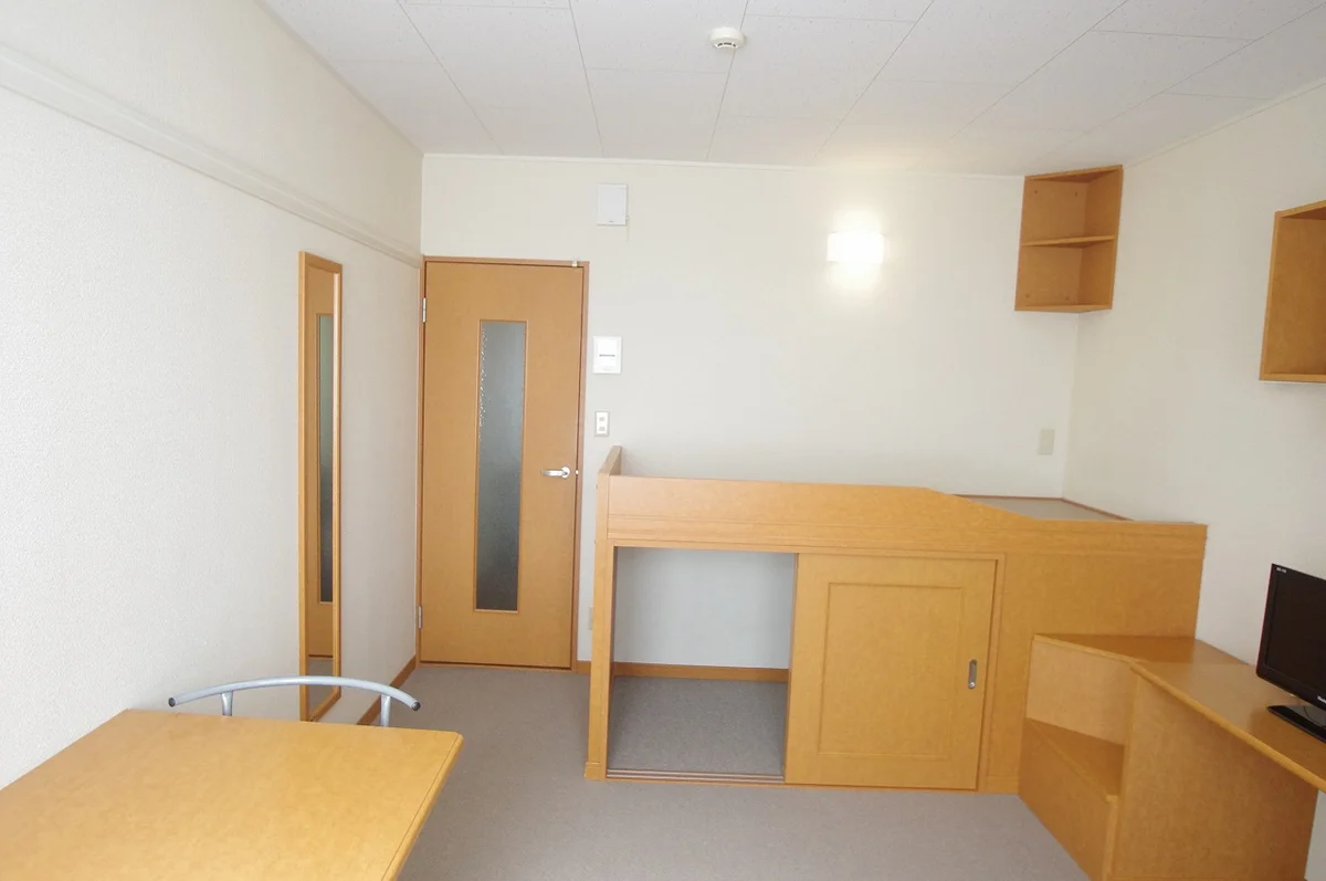 ベッドの下はクローゼット(1Fはフローリング仕様)