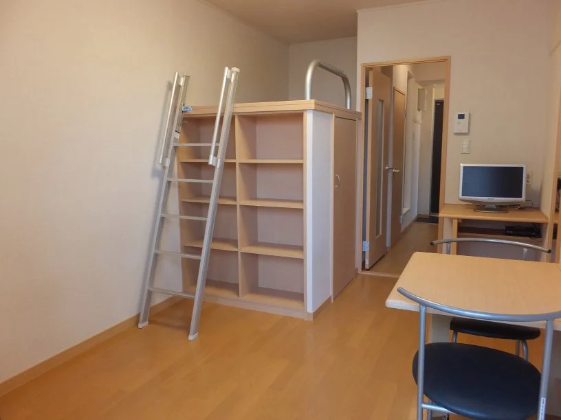 ベットの下は大容量収納です