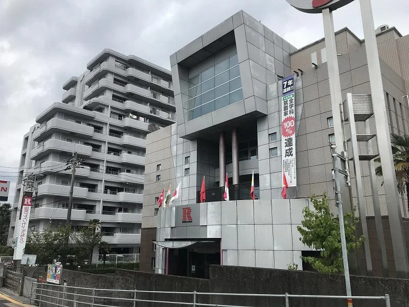 龍馬専門学校まで1040メートル（徒歩12分）