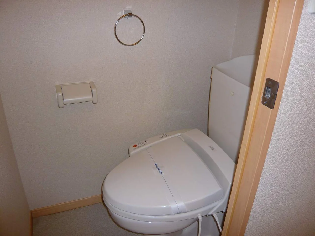 温水洗浄便座付きです。