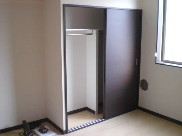 大切なお洋服をかけて保管できます（´｀）