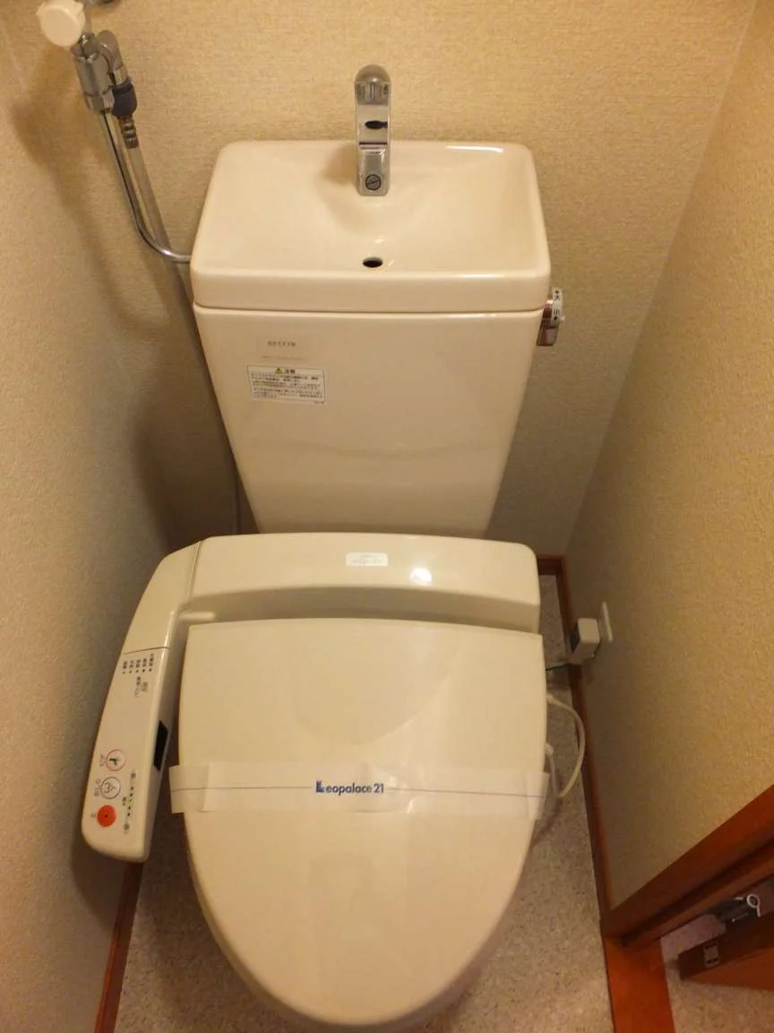 温水洗浄便座となります。