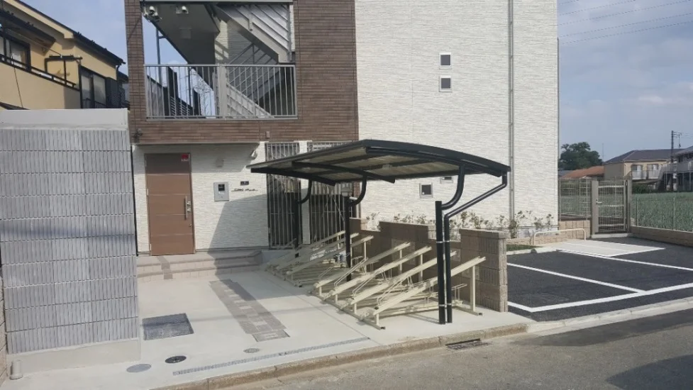 物件入り口/駐輪場