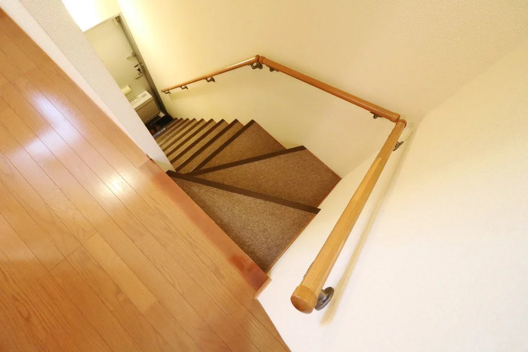 2F部屋のみ各専用階段有※冬場でも雪の心配がありません。