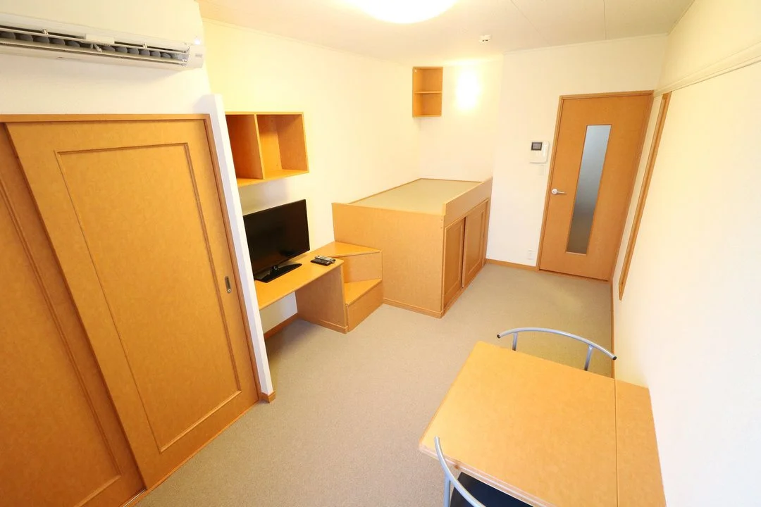 ベッド下に収納スペースあり！荷物が多くても十分に収まります