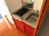 部屋によりコンロの形状が異なる場合がございます（現況優先）