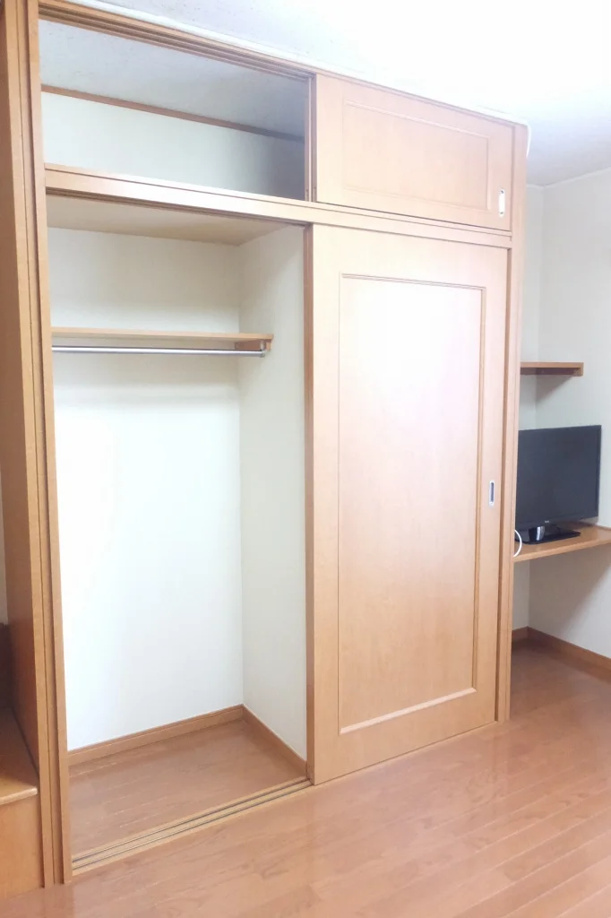 上部収納付きクローゼット