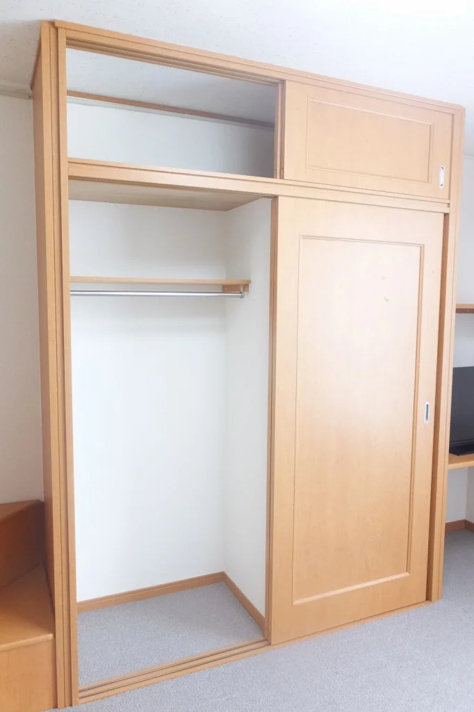 上部収納付きクローゼット