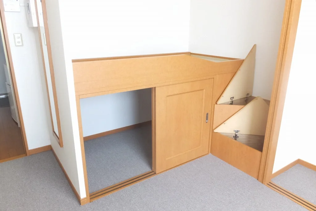 ベット下収納スペース付き