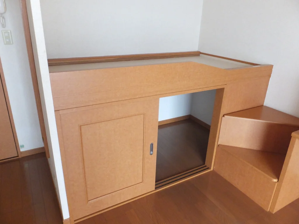 ベット下大型収納付き