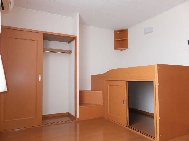 ベット下大型収納スペース付き