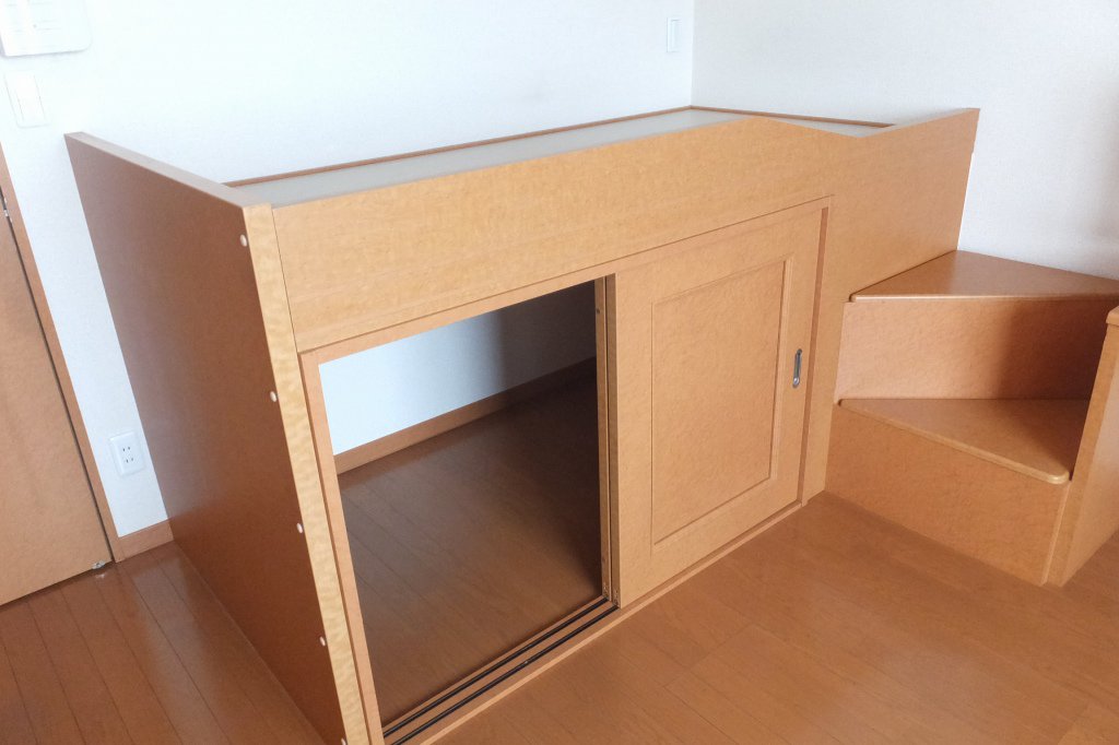 ベット下大型収納付き