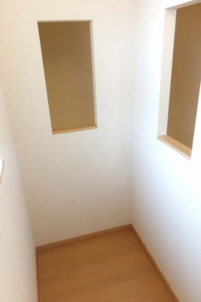 室内階段横収納スペース