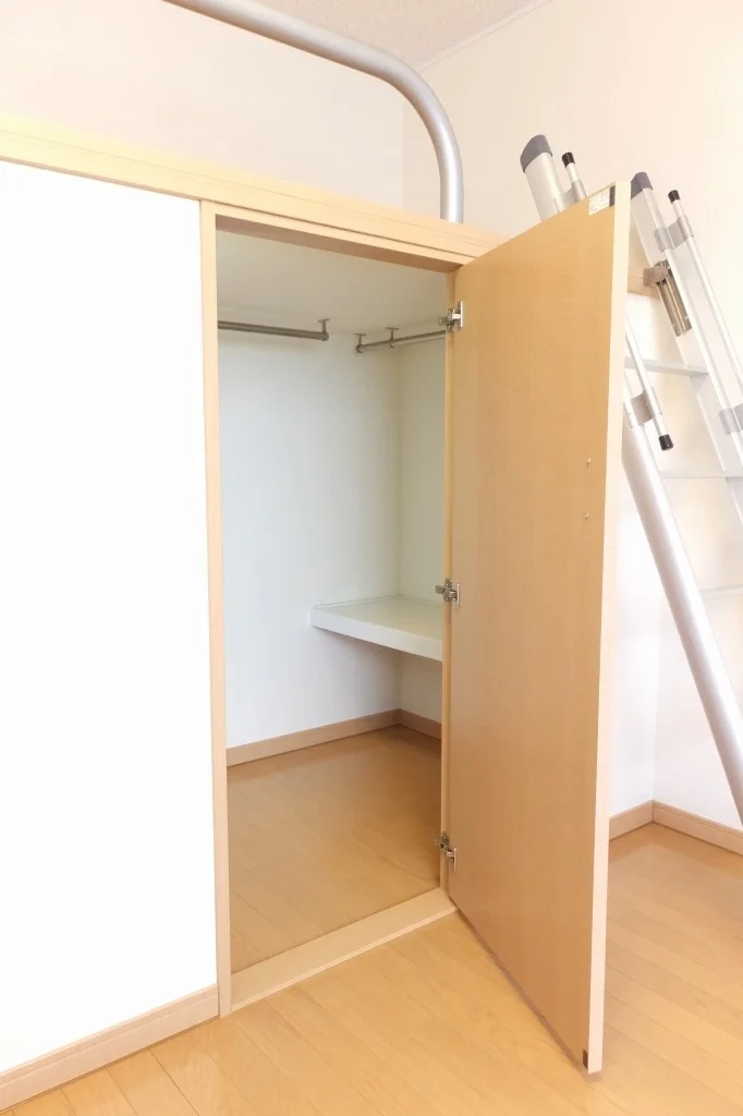 ベット下大型収納スペース付き