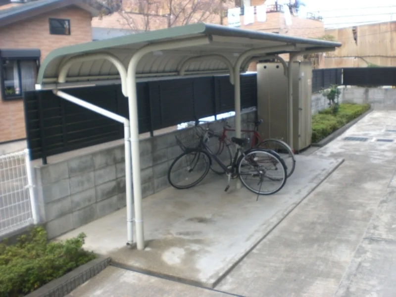 屋根付き駐輪場付きです