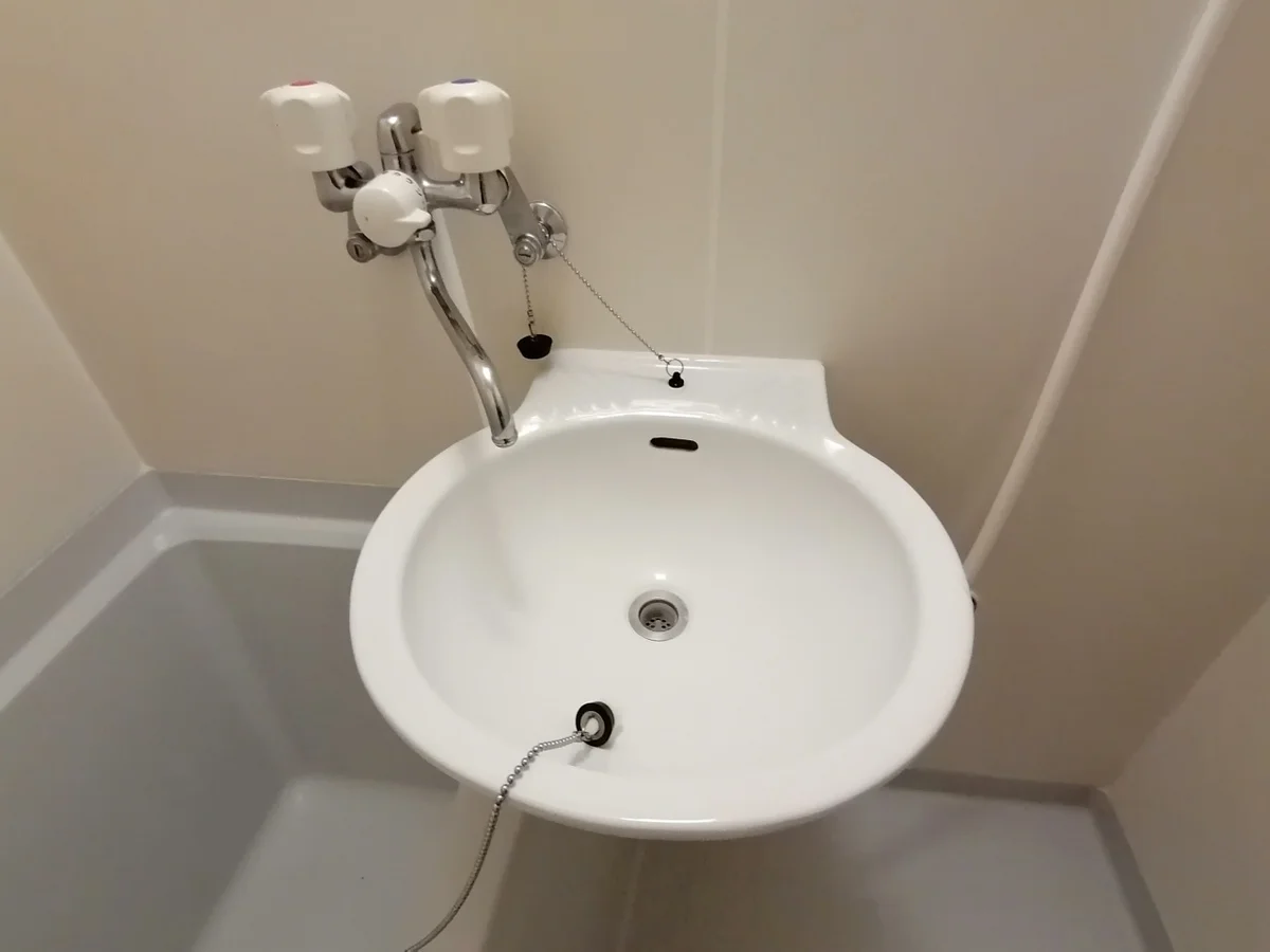 お風呂に洗面台がついております。