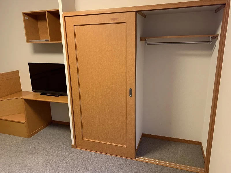 クローゼット、収納棚、ベッド下収納あり。