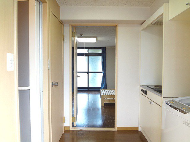 広々とした廊下なので棚の設置も可能