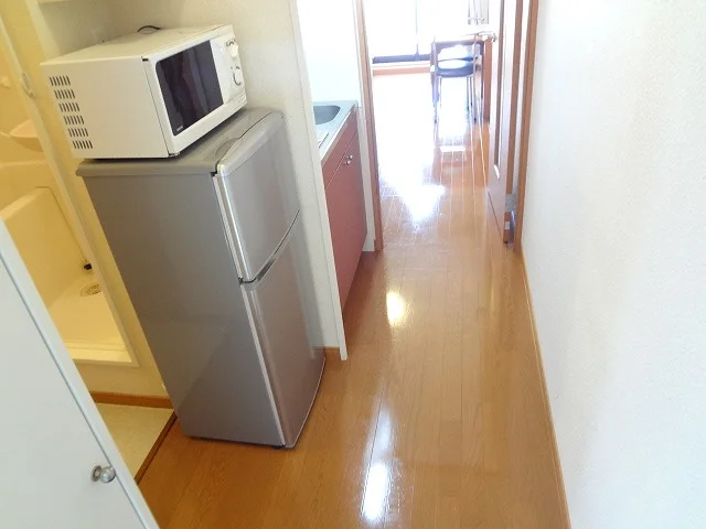 家具家電ありのお部屋あり。ラックや棚の設置も可能です