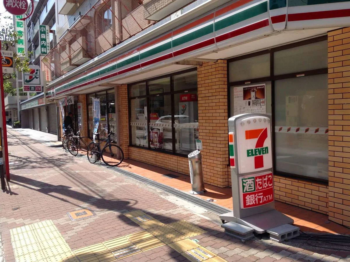 最寄りのコンビニまで徒歩2分。便利ですね。
