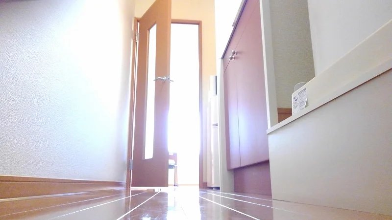 奥へ居室へと続きます