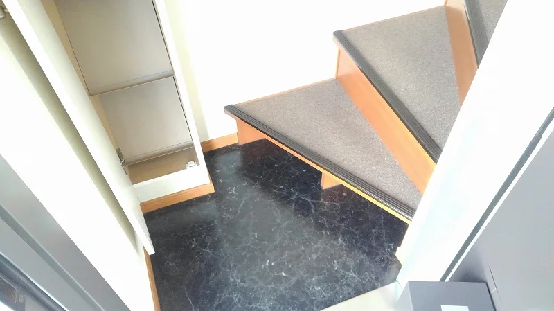 2Ｆ玄関　シューズボックス設置あり