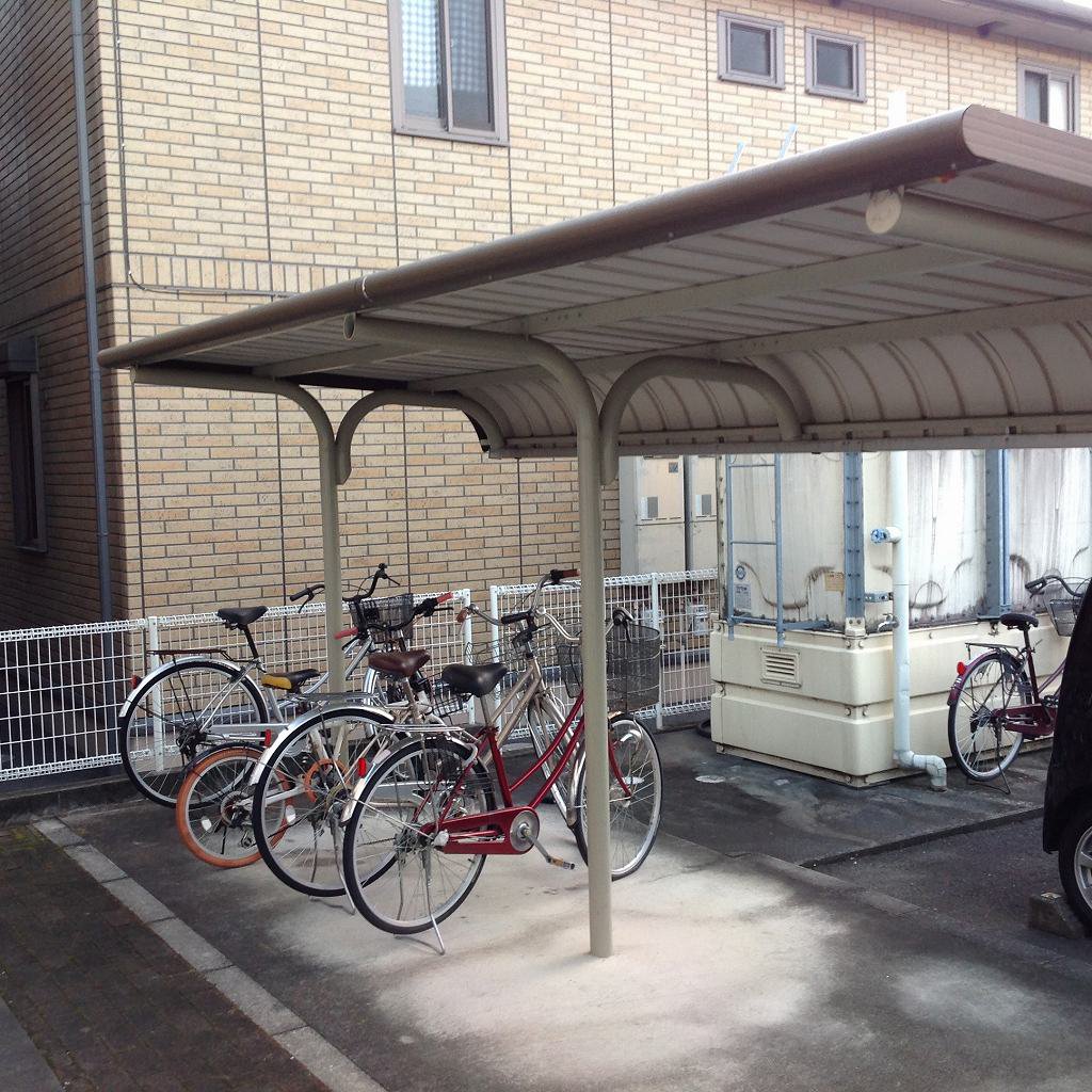 屋根付き駐輪場です！