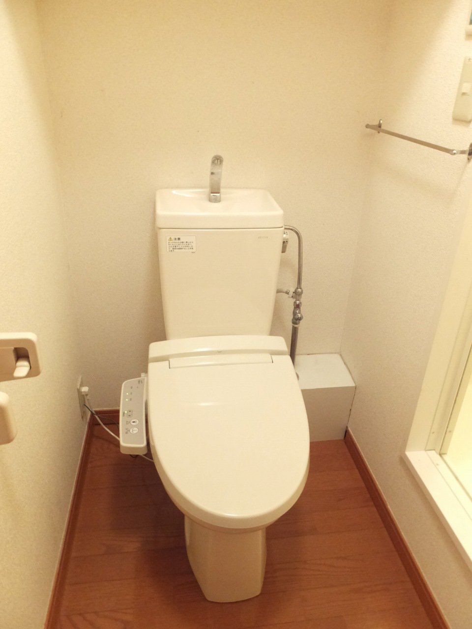 温水洗浄便座設置済みです。