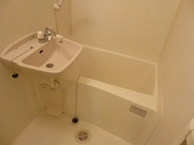 お風呂には、浴室換気乾燥機が付いています♪