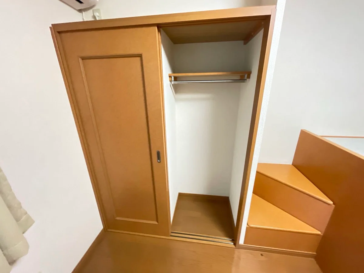 1階はフローリング、2階はじゅうたんです。