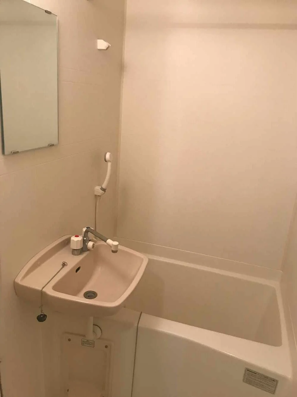 お風呂は洗面台とユニットです