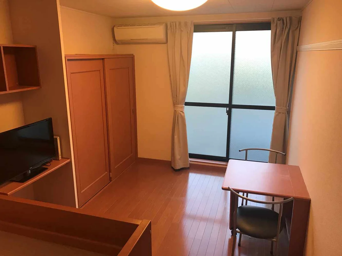 居室は1階がフローリング・2階が絨毯敷きです