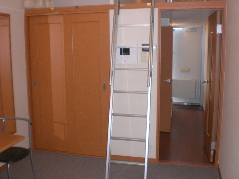 ロフト下に収納スペースがあります