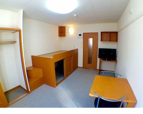二階は絨毯、テレビのサイズはお部屋によって異なります