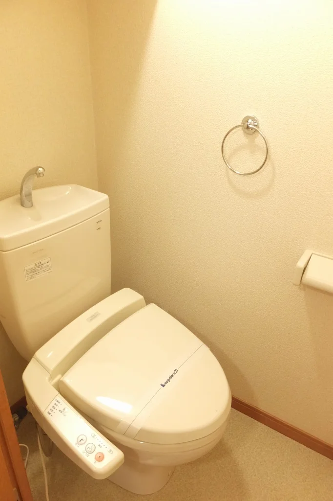 温水洗浄便座設置済みです。
