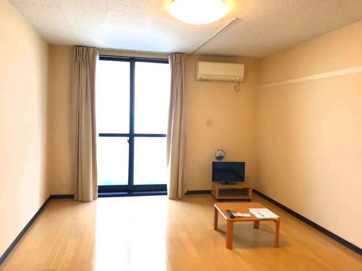 1Ｆフローリング、2Ｆ以上は絨毯になります。一部家電無し部屋あり。