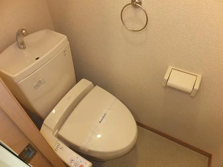 温水便座付です。